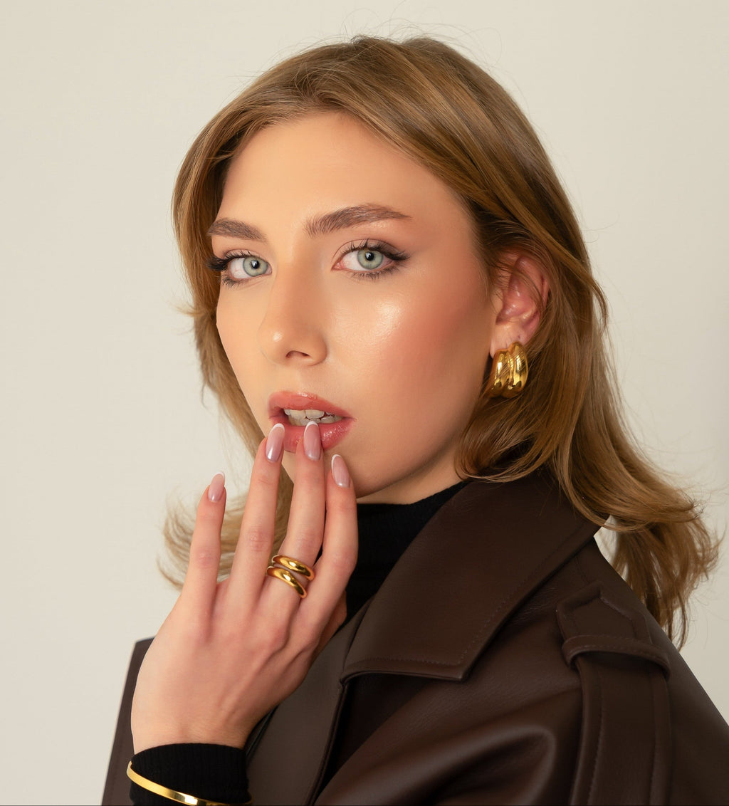 PERLÉVA Amélie – klobige Doppel-Creolen – 18 Karat Gold