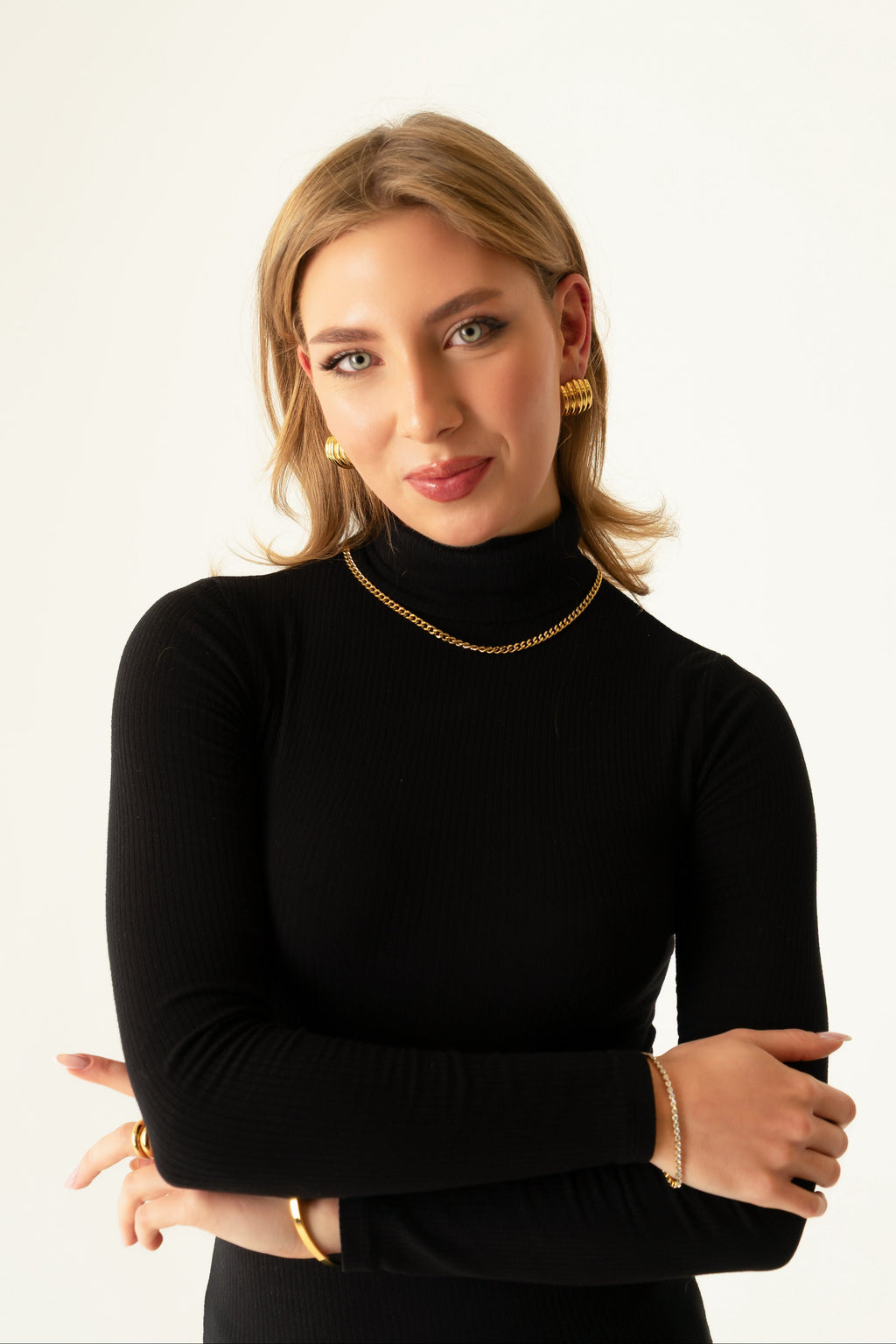 PERLÉVA Margoux – Klobige Creolen mit geriffelten Kanten – 18 Karat Gold