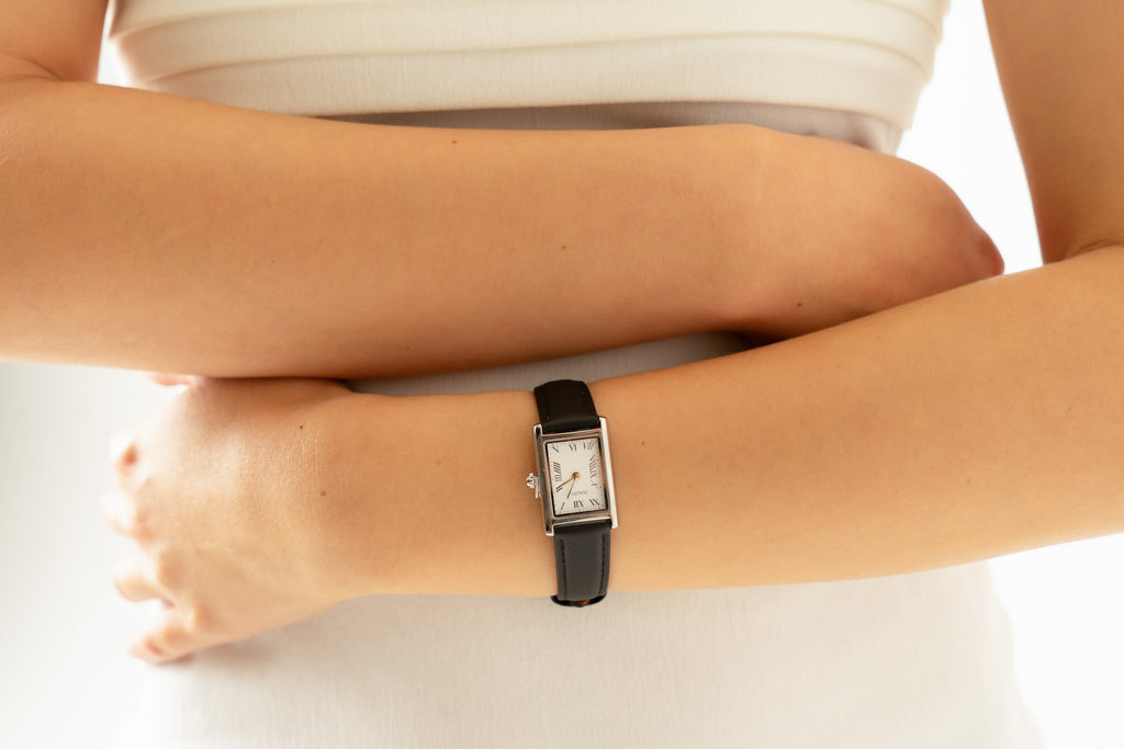 PERLÉVA Glattlederarmband – Schwarz/Silber