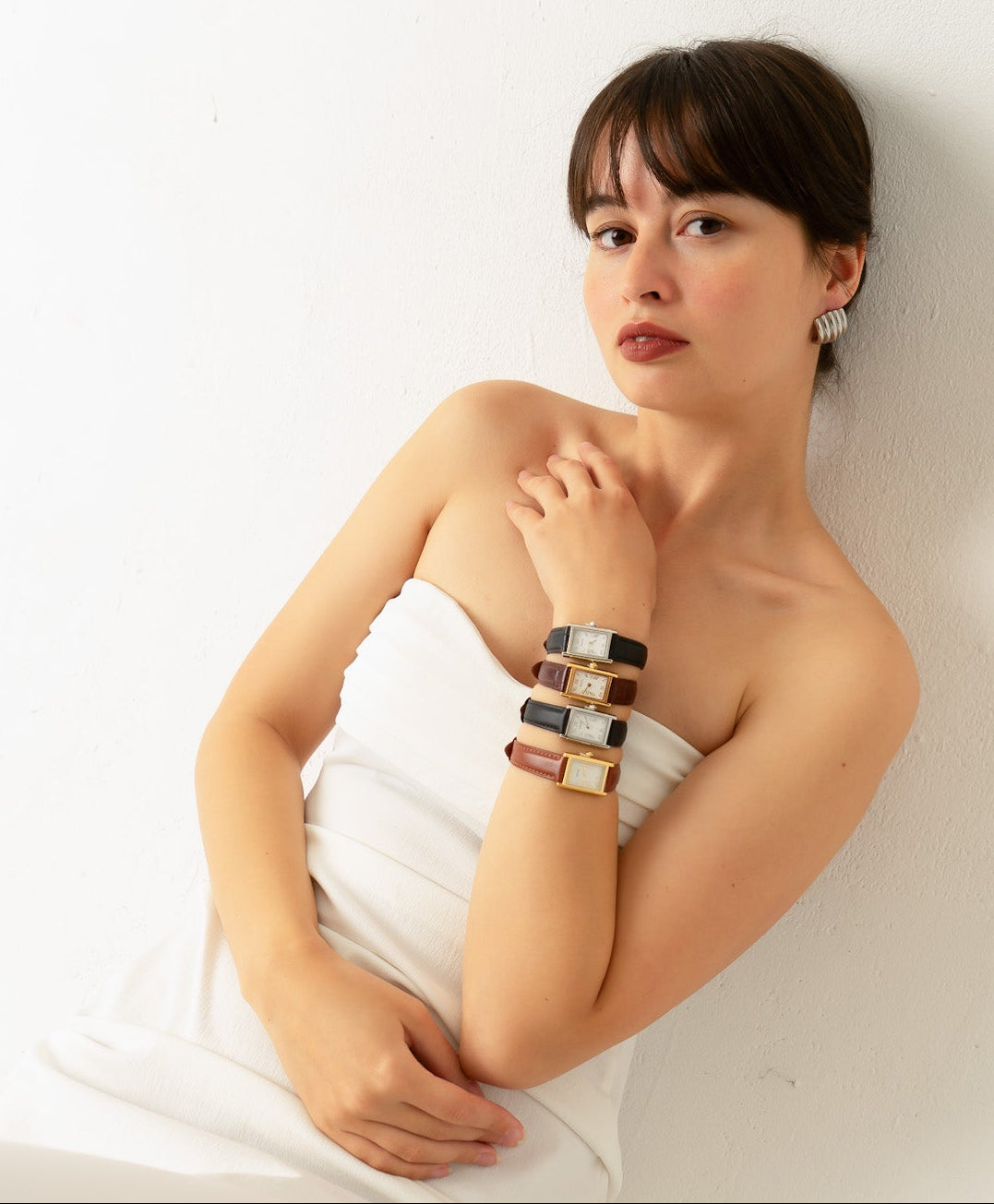 (Exklusiv am Black Friday) Evie Geschenkset – Silberne Uhr + Armbänder aus Krokodilleder und Glattleder, Schwarz